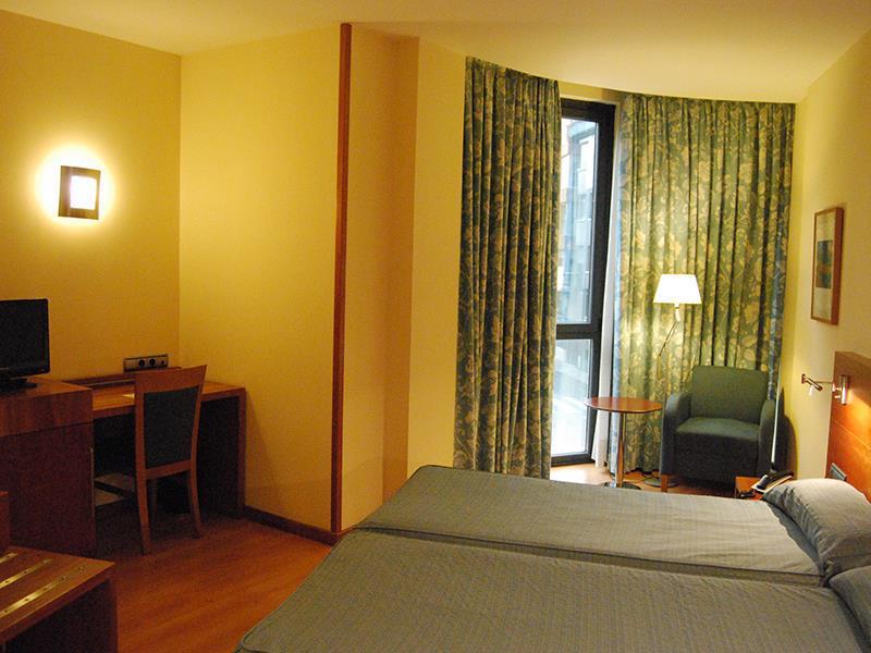 Hotel Mieres Del Camino Zimmer foto