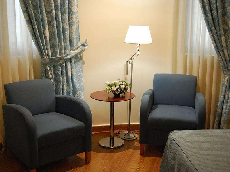Hotel Mieres Del Camino Zimmer foto