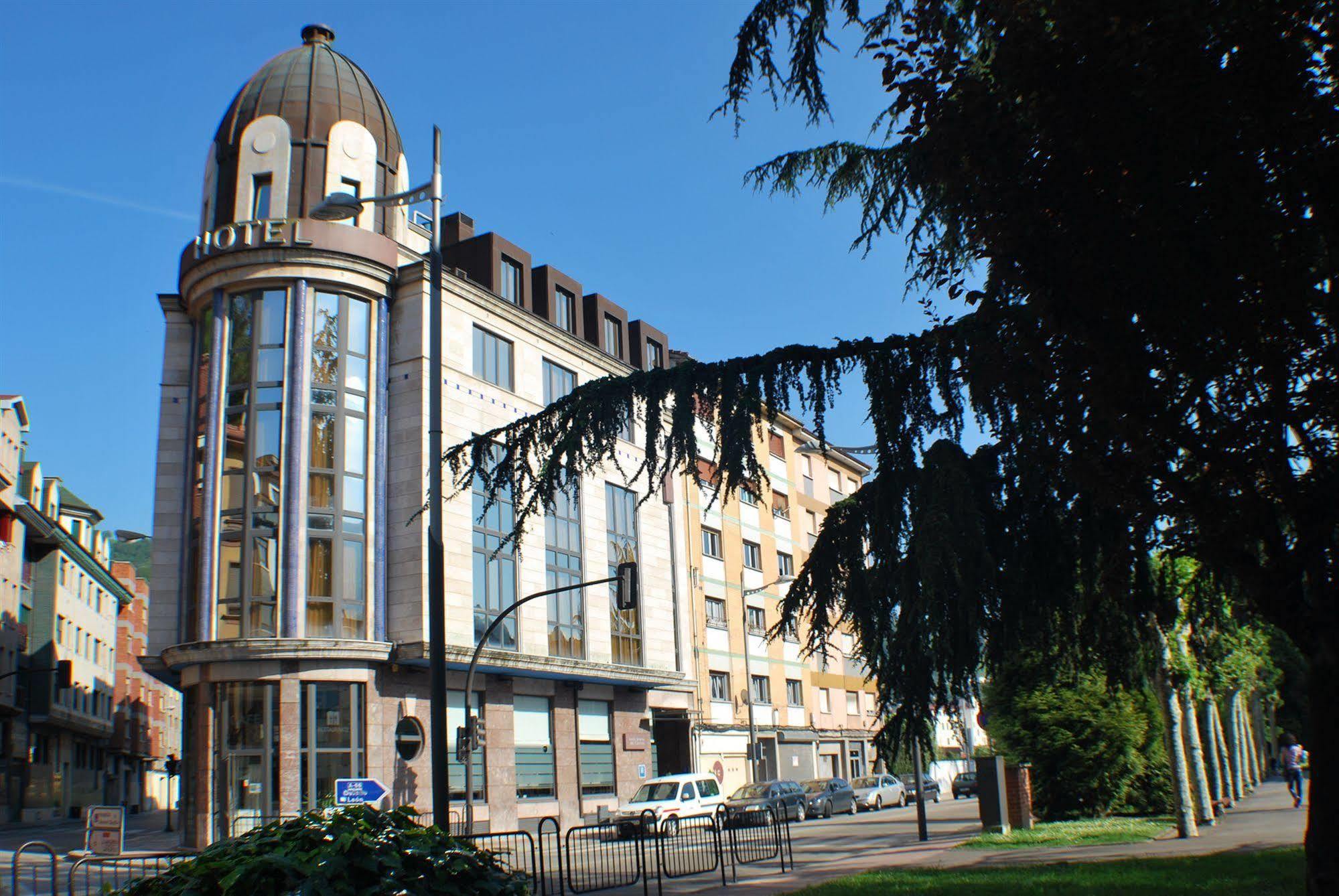 Hotel Mieres Del Camino Exterior foto